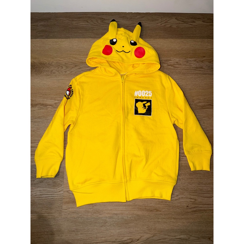 Boys Pokemon jacket size 8 medium